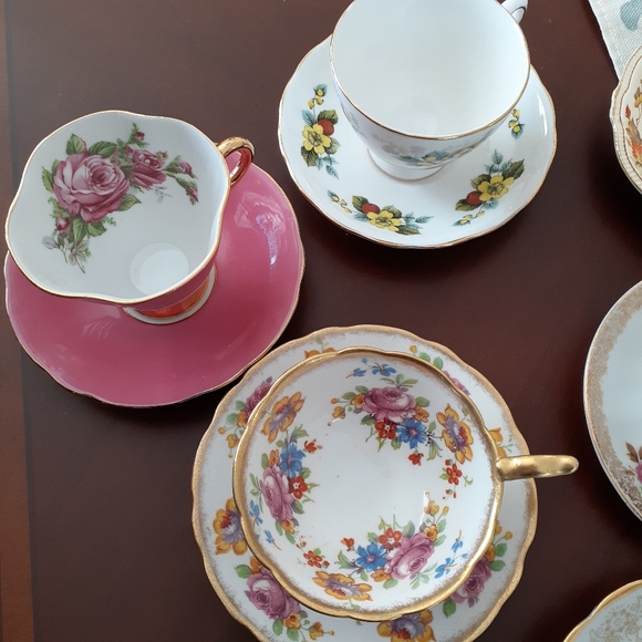 8 china cups & saucers - Picture 5 of 6